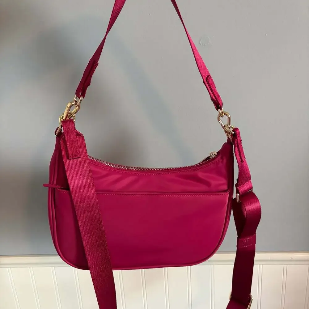 Lululemon City Essentials Shoulder Bag Berry Rumble 3L Like New